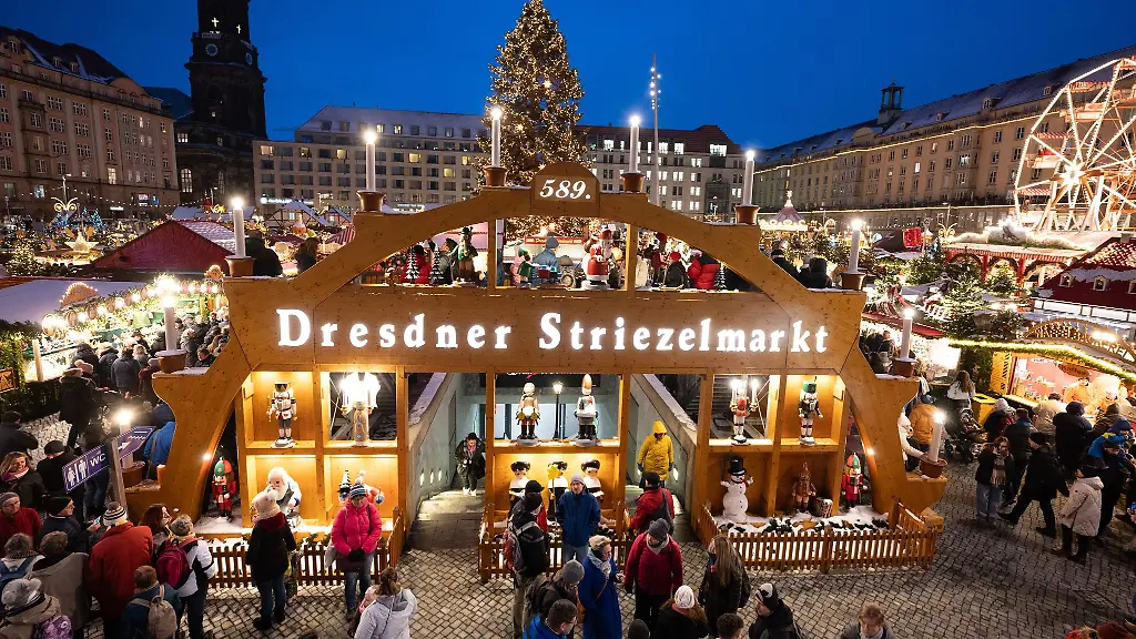Haendler-und-Aussteller-suchen-bei-Jobboerse-Personal-fuer-Dresdner-Weihnachtmaerkte-Archivbild