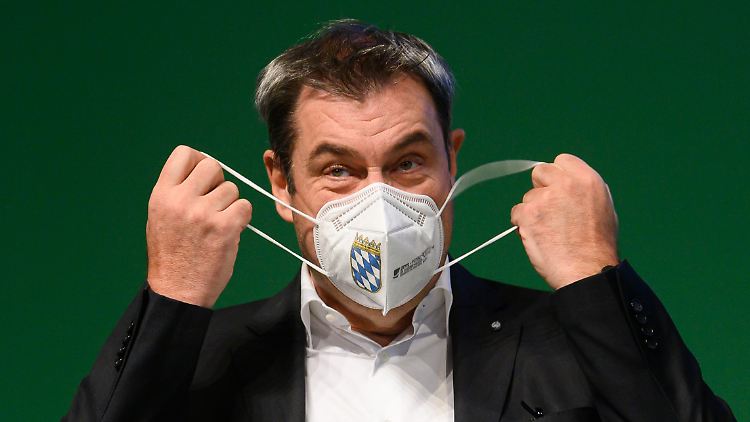 Das Ende der pandemischen Notlage hält CSU-Chef Markus Söder für einen Fehler. Er plädiert für eine 3G-Regelung am Arbeitsplatz und bessere Kommunikation zwischen Bund und Ländern.