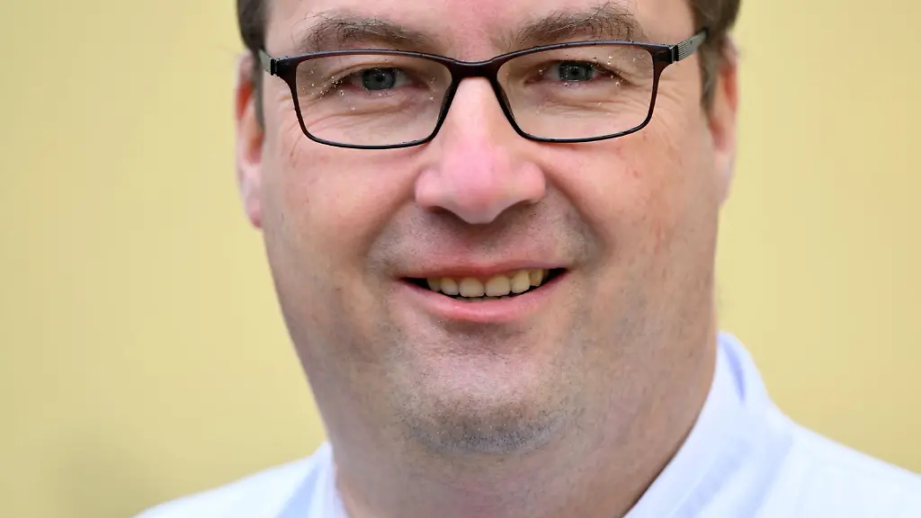 Der-Chefarzt-fuer-Frauenheilkunde-und-Geburtshilfe-im-Helios-Klinikum-Erfurt-ist-zum-neuen-Praesidenten-der-Deutschen-Gesellschaft-fuer-Gynaekologie-und-Geburtshilfe-gewaehlt-worden