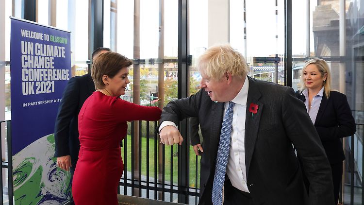 Vor einer Woche auf der Weltklimakonferenz schien die Begrüßung zwischen Nicola Sturgeon und Boris Johnson noch recht herzlich.