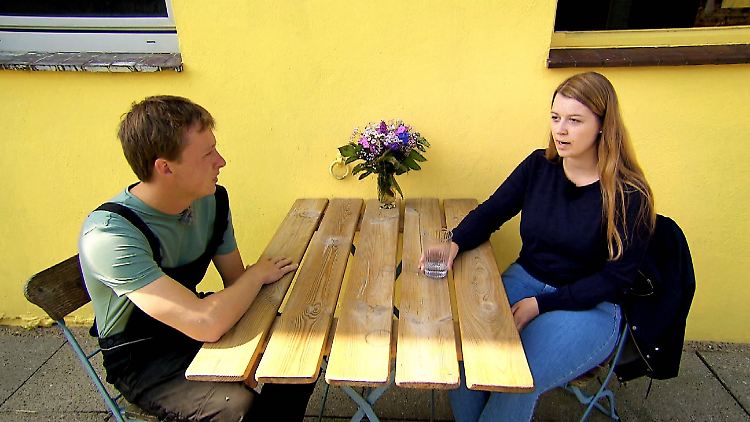 Schafhalter Dirk hat es sich mit Saskia verdorben.