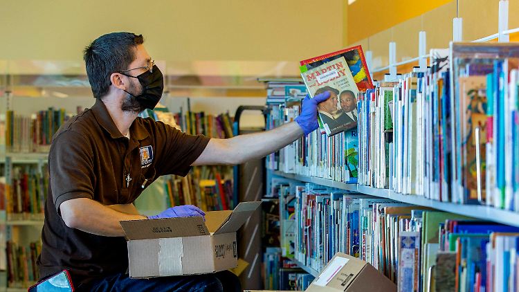 Die Papiernot könnte mittelfristig auch für den Buchhandel zum Problem werden.