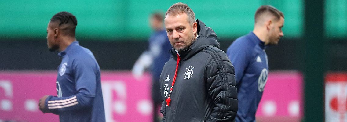 Bundestrainer Flick warb zum wiederholten Male dafür, sich impfen zu lassen.