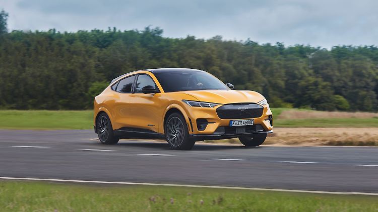Das Fahrverhalten des Mustang Mach-E hat nach Aussagen des ADAC bisher kein Fahrzeug im Test gezeigt.
