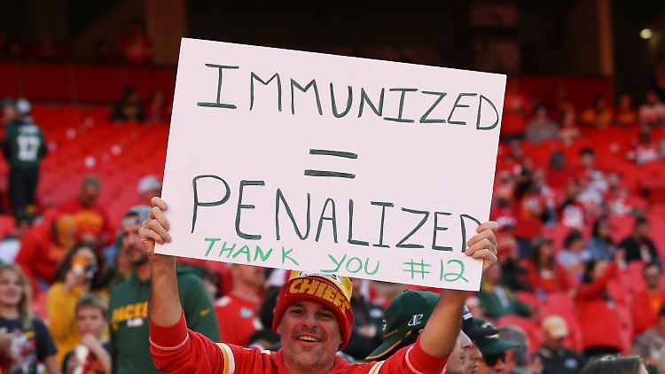 Rodgers "Immunisierung" mündete darin, dass die Fans des Gegners aus Kansas City sich über ihn lustig machten.