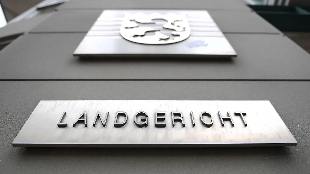 Ein-Ex-Priester-steht-in-Fulda-vor-Gericht-Er-soll-Jugendlichen-und-Kindern-kinderpornographische-Videos-vorgespielt-haben