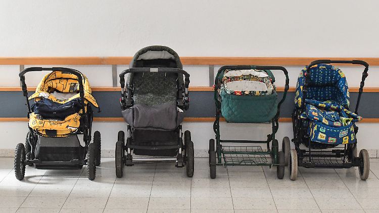 Krankenkassen müssen nur aufkommen, wenn ausschließlich Ei- und Samenzellen der Ehegatten verwendet werden, urteilen die Richter.