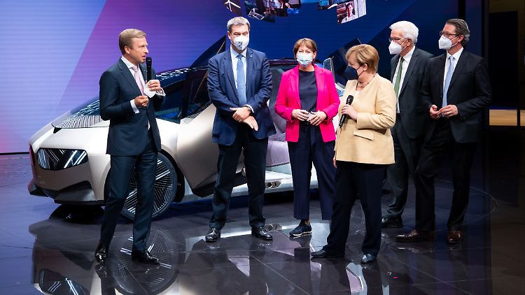 Auf der IAA Mobility in München präsentierte BMW-Vorstandschef Zipse die neuesten Modelle des Autobauers.