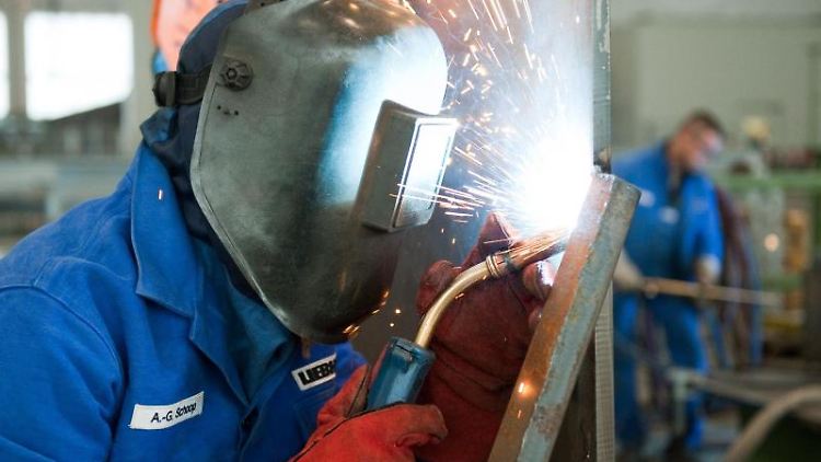 Die deutschen Industrie-Unternehmen zogen 6,9 Prozent weniger Bestellungen an Land als im Vormonat.
