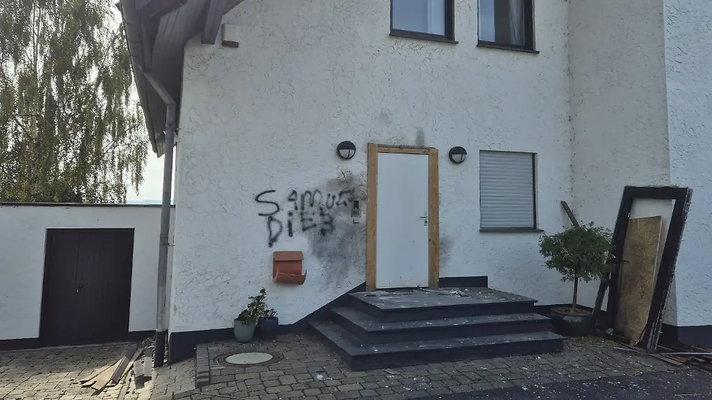 epi-222490010-DPA-BF-dpa-5FB26C003A76ACF7-jpg-Sprengsatz-explodier