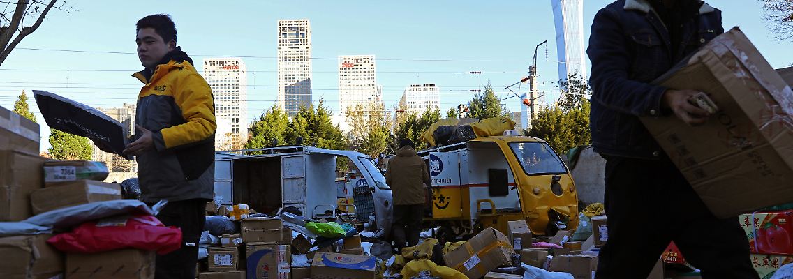 2021-11-11T014429Z_311138137_RC20SQ9LPZWT_RTRMADP_3_SINGLES-DAY.JPG