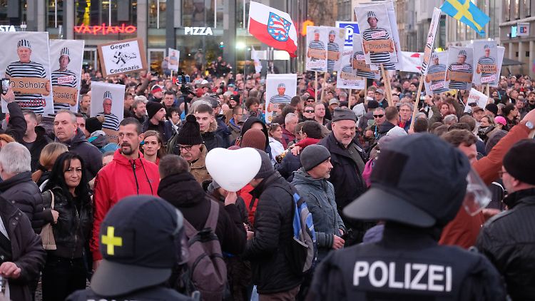 Ein Zusammenhang zwischen der Impfneigung und der Wahl der AfD wurde schon oft angedeutet. Die Auswertung einer Forsa-Umfrage scheint die These zu stützen. 