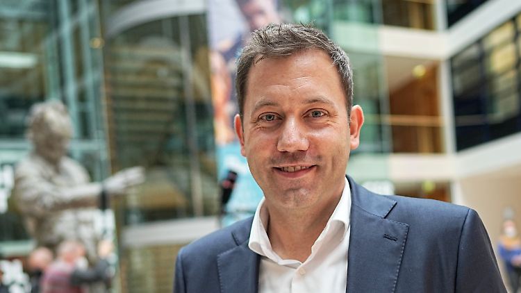 Lars Klingbeil sieht die Koalitionsverhandlungen auf einem guten Weg. 