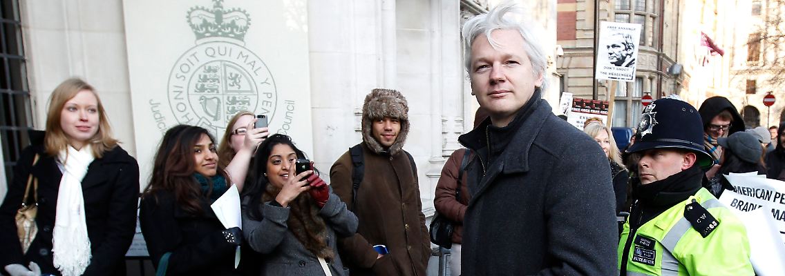 2012-02-01T000000Z_620646588_LM1E8210S7T01_RTRMADP_3_BRITAIN-ASSANGE.JPG
