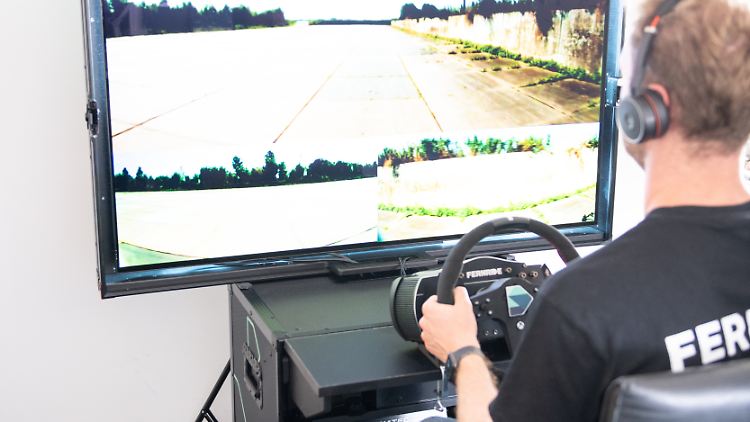Bis zu 50 Lkw soll ein Büro-Kraftfahrer in Zukunft befehligen können.
