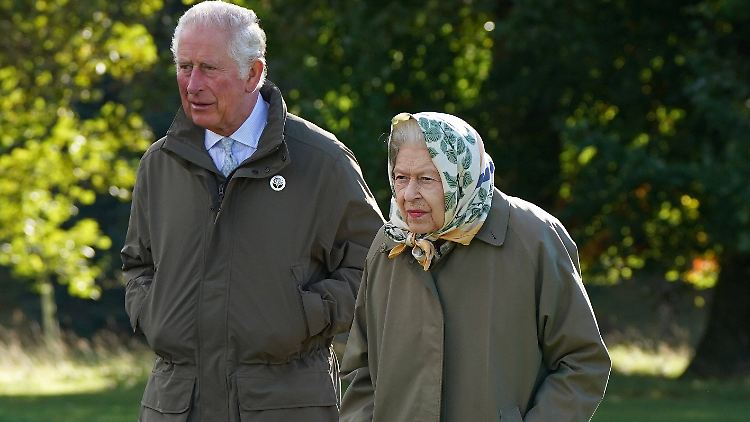 Prinz Charles erklärt, es gehe seiner Mutter gut.