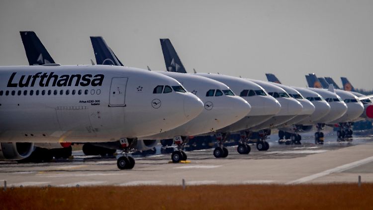 Lufthansa-Chef Spohr bedankt sich bei den Steuerzahlern für die Hilfe "in der schwersten Krise" der Unternehmensgeschichte.