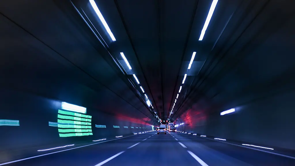 Der-Jagdbergtunnel-war-in-der-Nacht-zum-Sonntag-wegen-einer-Einsatzuebung-fuer-den-normalen-Verkehr-gesperrt