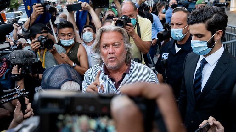 Steve Bannon ist trotz einer Vorladung nicht vor dem Untersuchungsausschuss erschienen.
