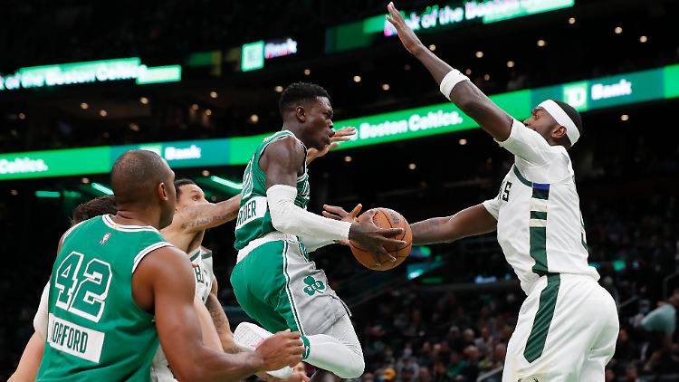 Dennis Schröder (m.) hatte gegen die Bucks einen guten Tag erwischt.