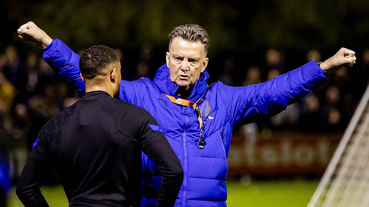 Van Gaal hätte lieber Fans im Stadion.