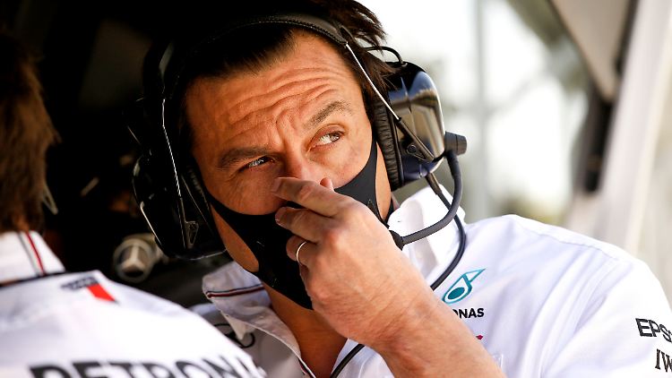 Toto Wolff droht der Konkurrenz.