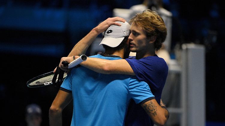Zverev ist der erste Tröster seines Gegners.