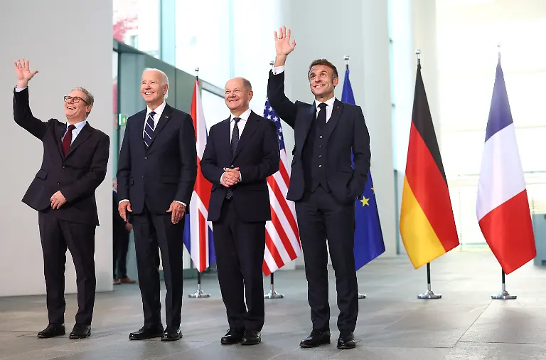 2024-10-18T122717Z-324953577-RC20NAAS3PBJ-RTRMADP-3-GERMANY-USA-QUAD-FAMILY-PHOTO