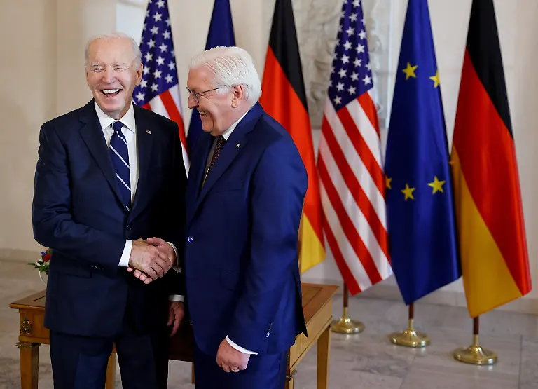 2024-10-18T121013Z-1540186468-RC2WMAAXXMSS-RTRMADP-3-GERMANY-USA-GOLDEN-BOOK