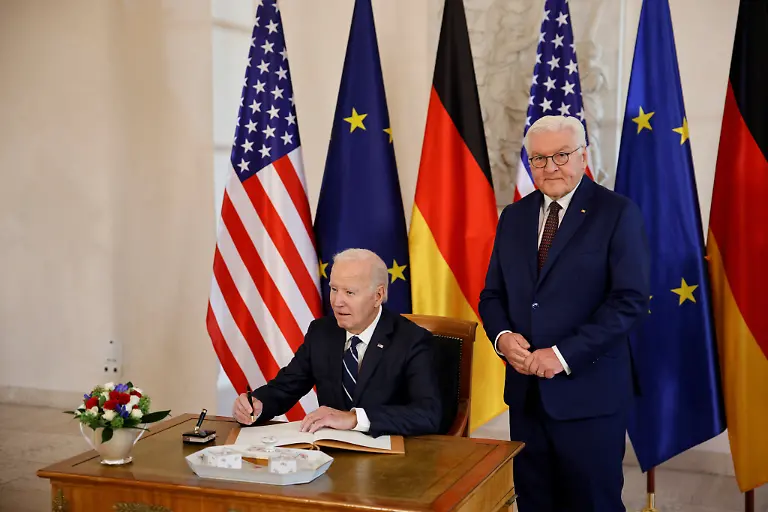 2024-10-18T084040Z-319464155-RC2WMAAJIK24-RTRMADP-3-GERMANY-USA-GOLDEN-BOOK