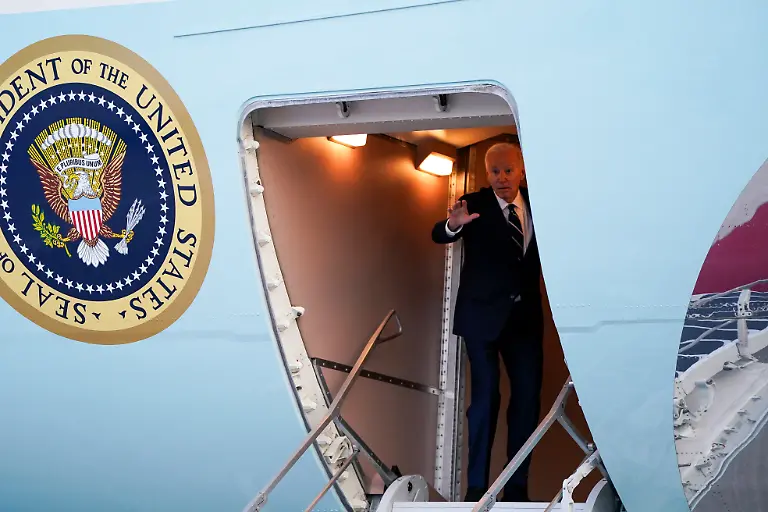 2024-10-18T155900Z-1582888677-RC23NAAX3BUK-RTRMADP-3-GERMANY-USA-DEPARTURE