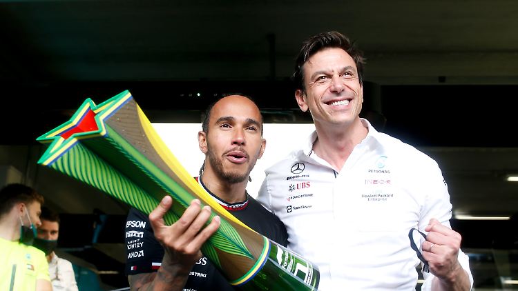 Ein Sieg, der Toto Wolff besonders gut schmeckte: Lewis Hamilton ließ seinen Boss in Brasilien jubeln.