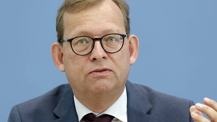 Thorsten Kingreen ist Professor für Öffentliches Recht, Sozialrecht und Gesundheitsrecht an der Universität Regensburg.