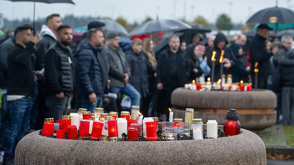 Rund-700-Menschen-nahmen-an-der-Demonstration-an-der-Air-Base-Spangdahlem-unter-dem-Titel-Justice-for-Micha-teil