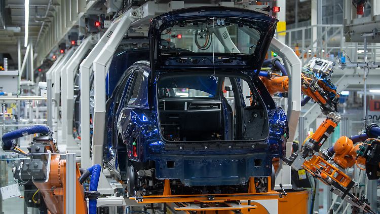 Die Autoindustrie leidet derzeit unter einem Mangel an Halbleitern.