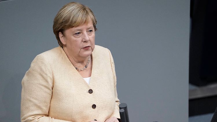 Bundeskanzlerin Merkel fordert, aus der Corona-Krise eine Lehre zu ziehen und Pandemien in Zukunft stärker auf globaler Ebene anzugehen.
