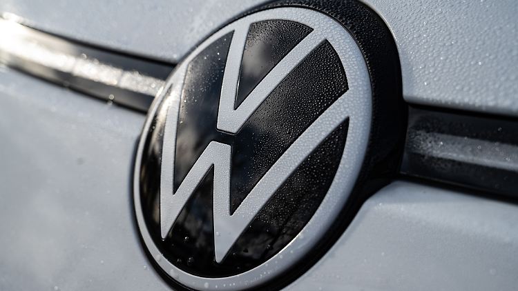 Keine Fertigung mehr an den Standorten, keine Fahrzeugexporte mehr ins Land: Volkswagen stoppt seine Russland-Geschäfte.