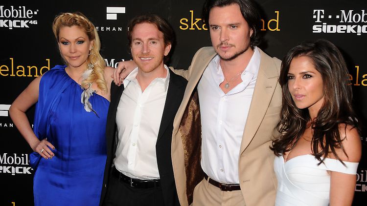 Shanna Moakler, Brandon Freeman, Heath Freeman und Kelly Monaco bei der Premiere von "Skateland" 2011 in Los Angeles.