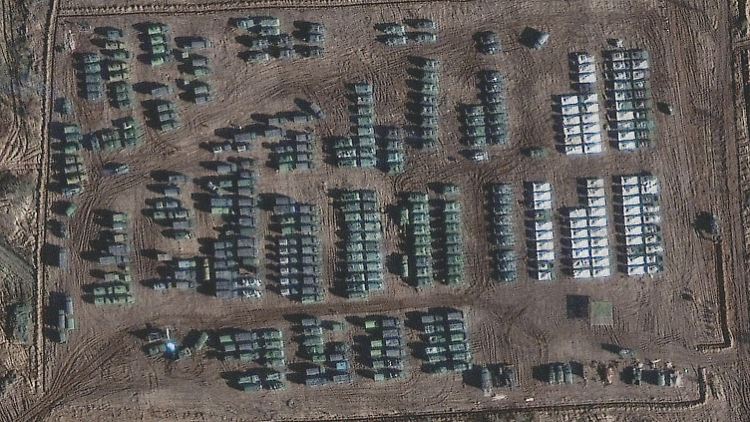 Dieses Satellitenbild vom 1. November zeigt russische Militärfahrzeuge in der Stadt Jelnja. 