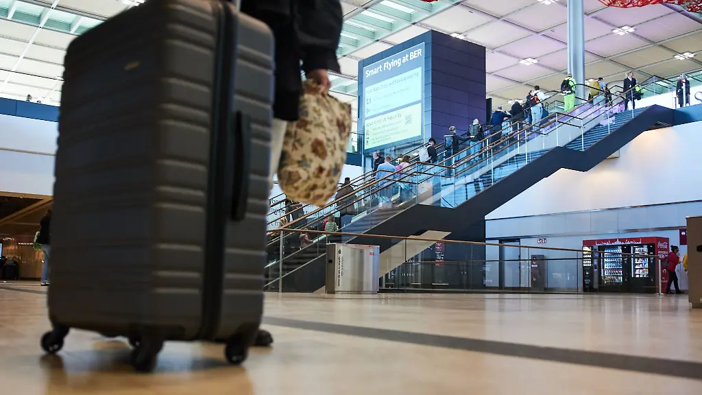 Trotz-des-Praesidentenbesuchs-ist-der-Ferienverkehr-am-BER-ohne-groessere-Probleme-angelaufen