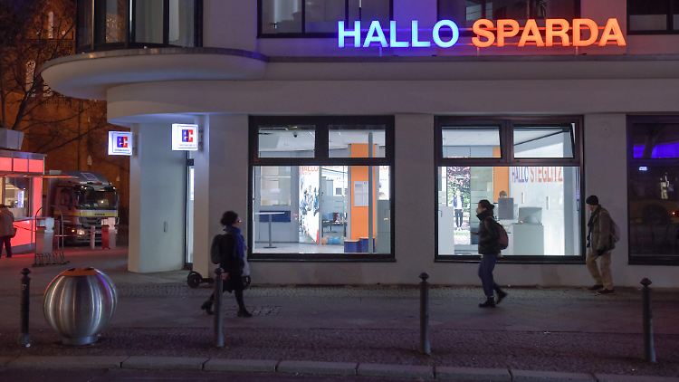 Dem Finanzportal Biallo zufolge kassieren hierzulande inzwischen 525 Finanzinstitute Verwahrentgelte.