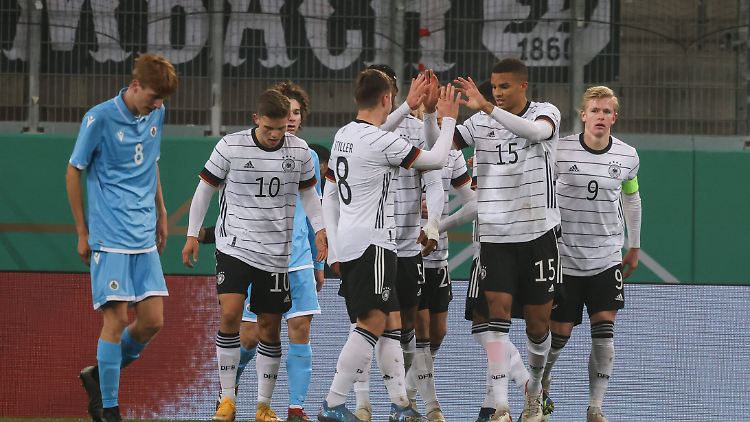 Malick Thiaw (Nummer 15) erzielte das frühe 1:0.