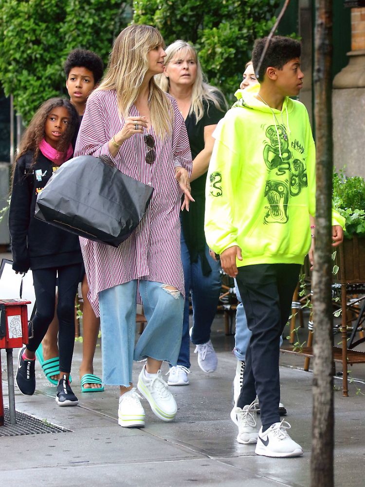 Heidi Klum hält ihre Tochter Lou (l.) aus der Öffentlichkeit heraus.