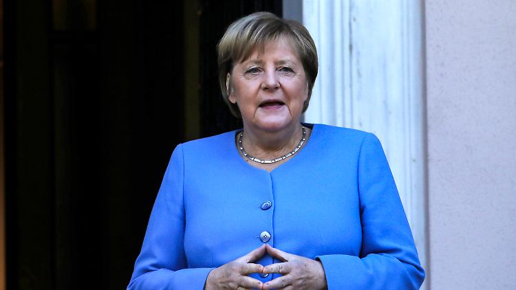 Das erste Mal seit der umstrittenen Präsidentschaftswahl hat Kanzlerin Merkel mit dem belarussischen Machthaber Lukaschenko gesprochen. Dafür erntet sie jetzt Kritik.