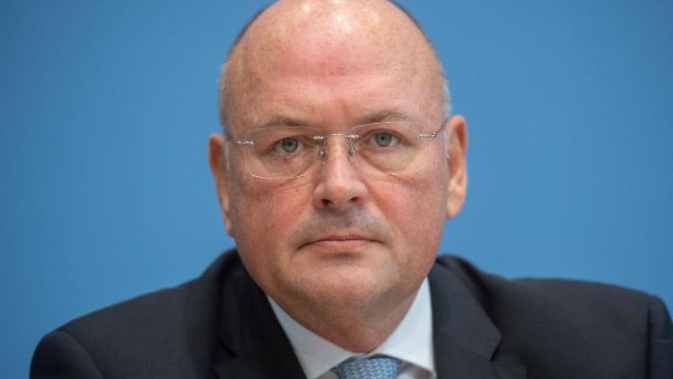 Schönbohm stand seit über einer Woche in der Kritik.