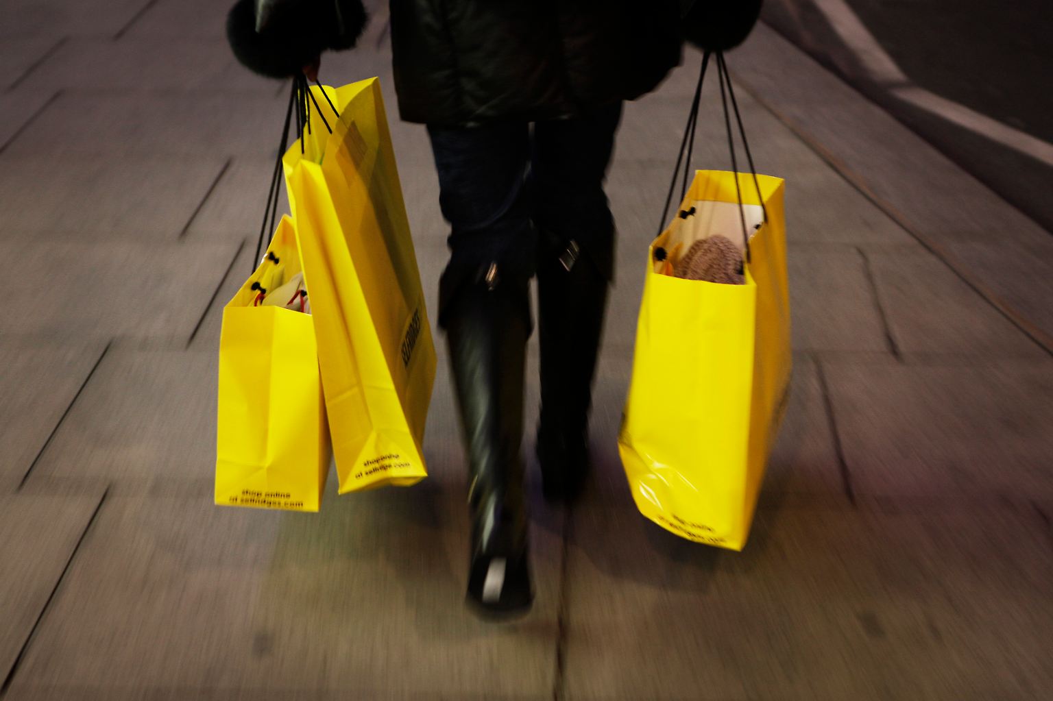 Je mehr, desto lieber, lautet ein Shopping-Mantra unserer Zeit. Damit die Taschen richtig voll werden, ...