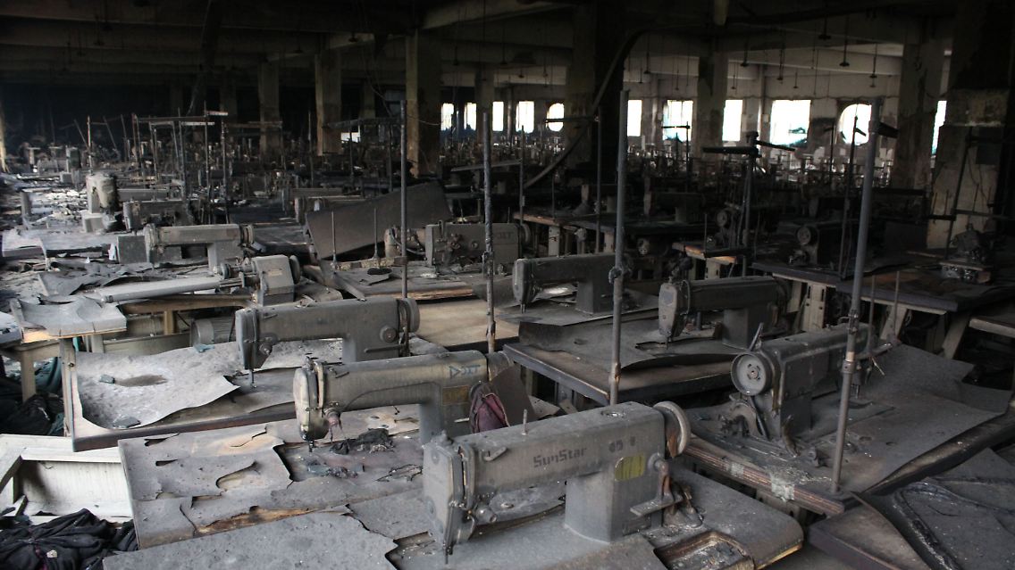 ...als die mehrstöckige Nähfabrik Rana Plaza zusammenbrach und ...