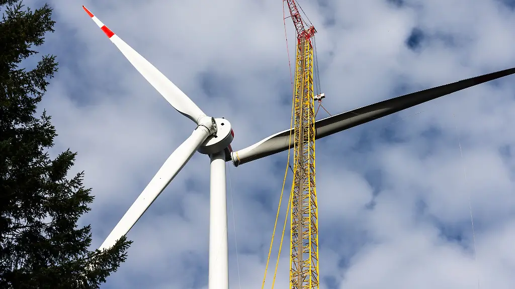 Neue-Windkraftanlage-am-Schauinsland-im-Schwarzwald