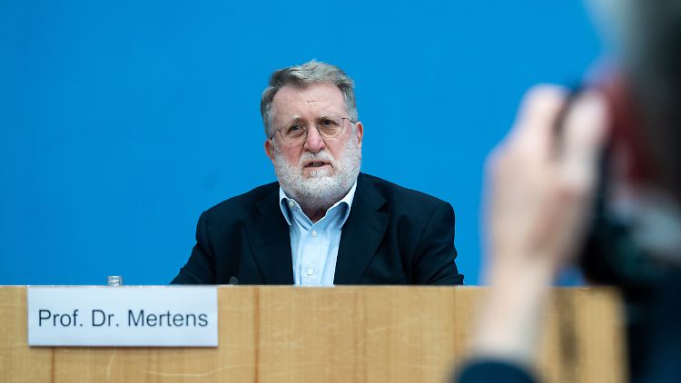 STIKO-Chef Thomas Mertens hatte zuletzt eine schnelle Entscheidung zu einer neuen Impfempfehlung angekündigt.