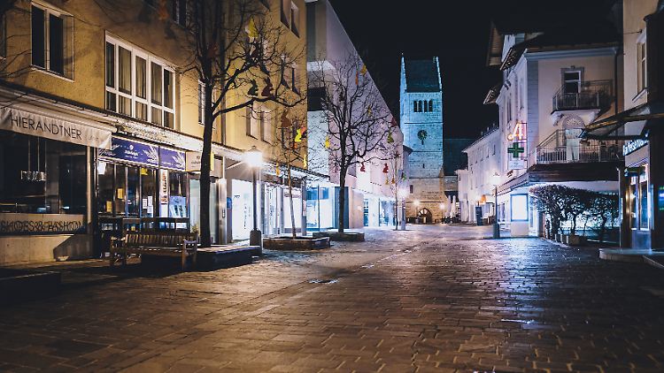 In den österreichischen Regionen Salzburg und Oberösterreich werden die Straßen demnächst öfter wie leergefegt sein: Ab kommender Woche gibt es einen allgemeinen Lockdown. 